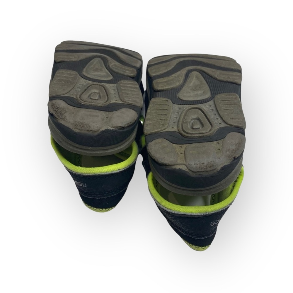 New Balance 𓆉 Adirondack Outdoor Adventure Sandal 𓆉 Black Neon Green 𓆉 Kids 2 - Picture 12 of 16